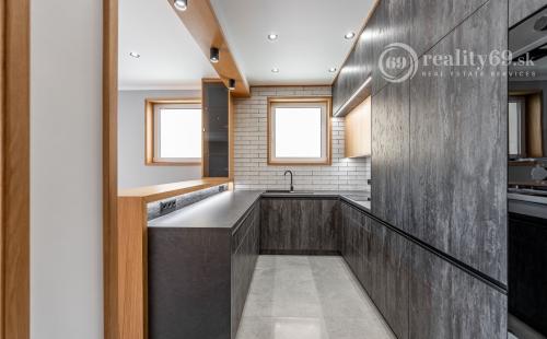 JUH - LUXUSNÁ NOVOSTAVBA 5 IZBOVÉHO RD V TOP LOKALITE