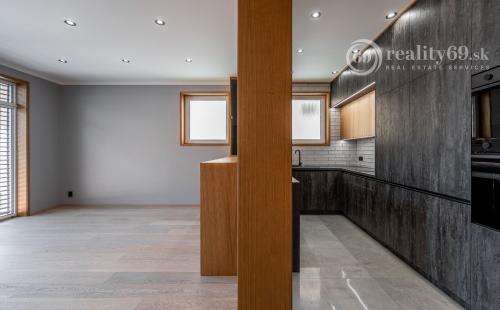 JUH - LUXUSNÁ NOVOSTAVBA 5 IZBOVÉHO RD V TOP LOKALITE