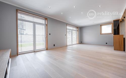 JUH - LUXUSNÁ NOVOSTAVBA 5 IZBOVÉHO RD V TOP LOKALITE