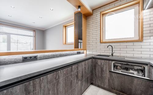 JUH - LUXUSNÁ NOVOSTAVBA 5 IZBOVÉHO RD V TOP LOKALITE