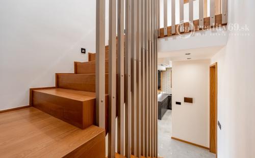 JUH - LUXUSNÁ NOVOSTAVBA 5 IZBOVÉHO RD V TOP LOKALITE