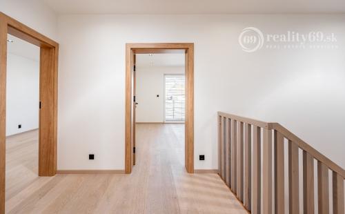 JUH - LUXUSNÁ NOVOSTAVBA 5 IZBOVÉHO RD V TOP LOKALITE