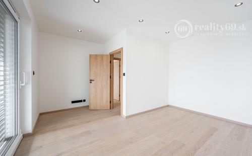 JUH - LUXUSNÁ NOVOSTAVBA 5 IZBOVÉHO RD V TOP LOKALITE