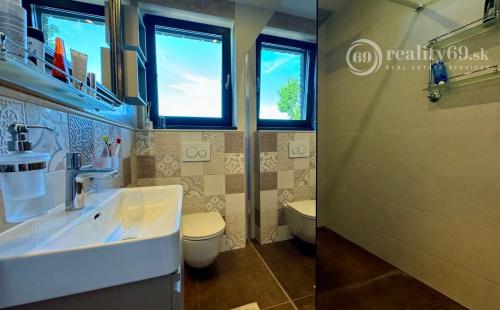 ROZHANOVCE - 3 IZBOVÝ MODERNÝ RD S TERASOU, NOVOSTAVBA KOMPLETNE ZARIADENÁ.