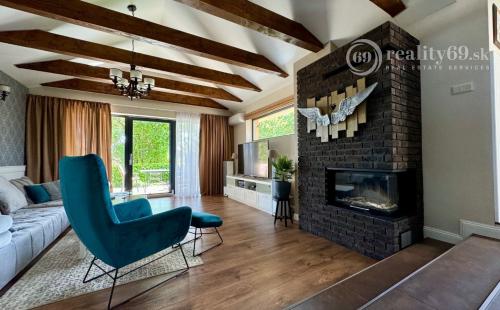 ROZHANOVCE - 3 IZBOVÝ MODERNÝ RD S TERASOU, NOVOSTAVBA KOMPLETNE ZARIADENÁ.