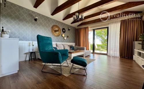 ROZHANOVCE - 3 IZBOVÝ MODERNÝ RD S TERASOU, NOVOSTAVBA KOMPLETNE ZARIADENÁ.