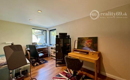 ROZHANOVCE - 3 IZBOVÝ MODERNÝ RD S TERASOU, NOVOSTAVBA KOMPLETNE ZARIADENÁ.