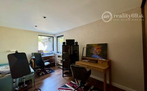 ROZHANOVCE - 3 IZBOVÝ MODERNÝ RD S TERASOU, NOVOSTAVBA KOMPLETNE ZARIADENÁ.