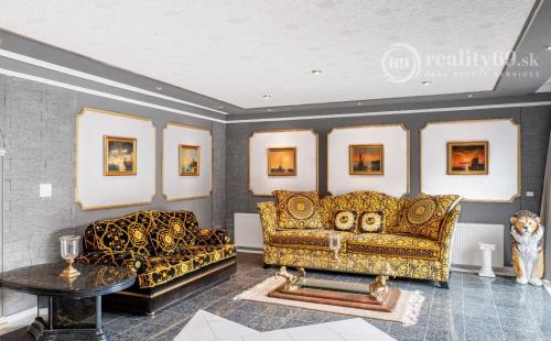 MARIÁNKA - TOP PONUKA PENZÓN S 13 IZBAMI, VINÁREŇ, BAZÉN, ALTÁNOK - SUPER STAV.