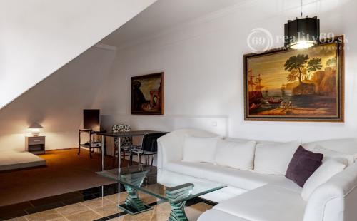 MARIÁNKA - TOP PONUKA PENZÓN S 13 IZBAMI, VINÁREŇ, BAZÉN, ALTÁNOK - SUPER STAV.