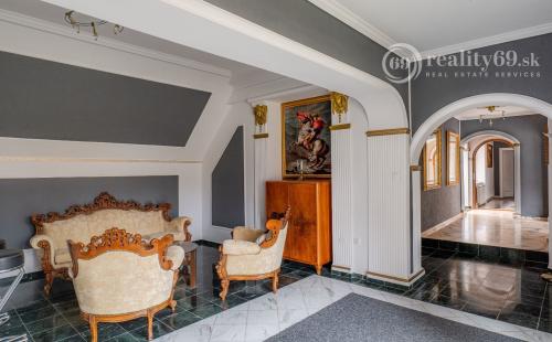 MARIÁNKA - TOP PONUKA PENZÓN S 13 IZBAMI, VINÁREŇ, BAZÉN, ALTÁNOK - SUPER STAV.