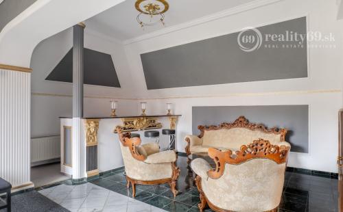 MARIÁNKA - TOP PONUKA PENZÓN S 13 IZBAMI, VINÁREŇ, BAZÉN, ALTÁNOK - SUPER STAV.