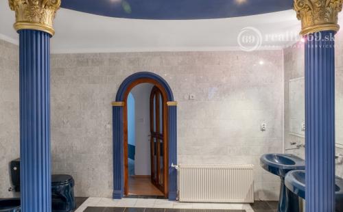 MARIÁNKA - TOP PONUKA PENZÓN S 13 IZBAMI, VINÁREŇ, BAZÉN, ALTÁNOK - SUPER STAV.