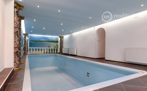 MARIÁNKA - TOP PONUKA PENZÓN S 13 IZBAMI, VINÁREŇ, BAZÉN, ALTÁNOK - SUPER STAV.