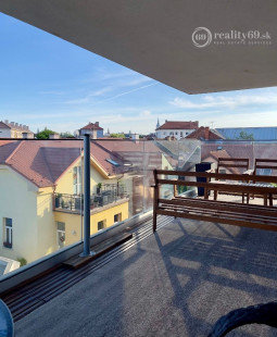 STARÉ MESTO -  JISKROVÁ / KMEŤOVA 3 IZBOVÝ LUXUSNÝ MODERNÝ BYT 92 M2 + TERASA 15 M2 V TOP LOKALITE