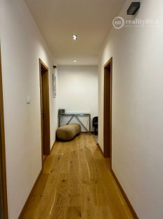 STARÉ MESTO -  JISKROVÁ / KMEŤOVA 3 IZBOVÝ LUXUSNÝ MODERNÝ BYT 92 M2 + TERASA 15 M2 V TOP LOKALITE