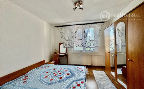 REZERVOVANÉ - JAZERO - METEOROVÁ PEKNÝ 3 IZBOVÝ KOMPLETNE ZARIADENÝ BYT 65 M2 S LODŽIOU.