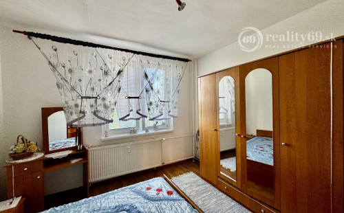 REZERVOVANÉ - JAZERO - METEOROVÁ PEKNÝ 3 IZBOVÝ KOMPLETNE ZARIADENÝ BYT 65 M2 S LODŽIOU.