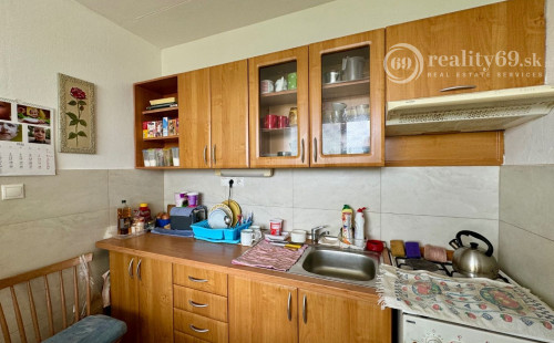 TERASA - IDANSKÁ 1,5 IZBOVÝ BYT 42 M2, MUROVANÉ JADRO SO 6 METROVOU LODŽIOU.