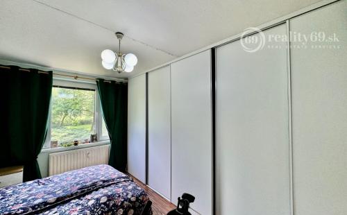 JAZERO - LADOŽSKÁ PEKNÝ 3 IZBOVÝ BYT PO REKONŠTRUKCII 65 M2 + LODŽIA A PIVNICA.