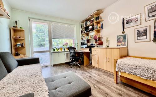 JAZERO - LADOŽSKÁ PEKNÝ 3 IZBOVÝ BYT PO REKONŠTRUKCII 65 M2 + LODŽIA A PIVNICA.