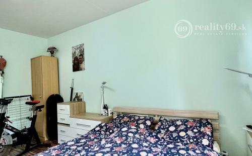 JAZERO - LADOŽSKÁ PEKNÝ 3 IZBOVÝ BYT PO REKONŠTRUKCII 65 M2 + LODŽIA A PIVNICA.