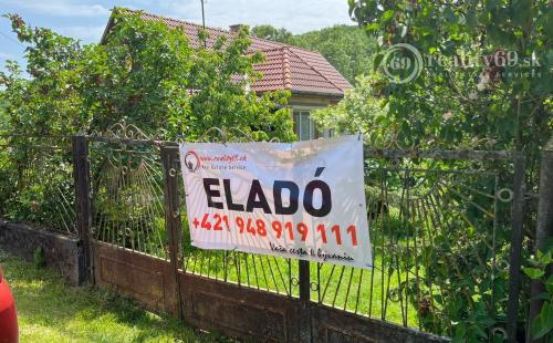 MAĎARSKO - TORNASZENTANDRÁS - PEKNÝ 3 IZBOVÝ  DOM S NOVOU STRECHOU.