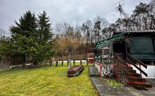 MAĎARSKO - MESZES 2 IZBOVÁ CHATA PRI JAZERE S TERASOU