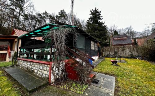 MAĎARSKO - MESZES 2 IZBOVÁ CHATA PRI JAZERE S TERASOU