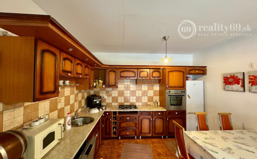 MAĎARSKO - MESZES PEKNÝ 4 IZBOVÝ GAZDOVSKÝ DOM, PO REKONŠTRUKCII - VEĽKÝ POZEMOK 2.425 M2