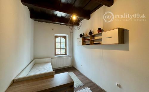 MAĎARSKO - MESZES PEKNÝ 4 IZBOVÝ GAZDOVSKÝ DOM, PO REKONŠTRUKCII - VEĽKÝ POZEMOK 2.425 M2