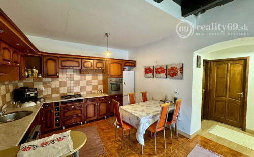 MAĎARSKO - MESZES PEKNÝ 4 IZBOVÝ GAZDOVSKÝ DOM, PO REKONŠTRUKCII - VEĽKÝ POZEMOK 2.425 M2