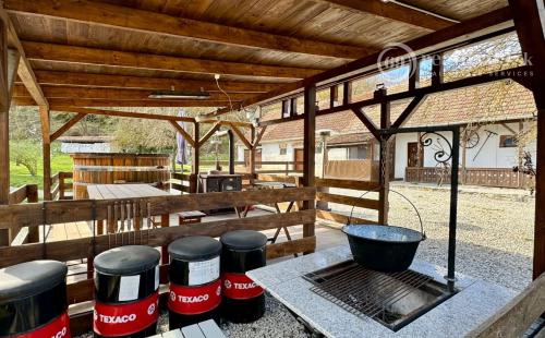 MAĎARSKO - MESZES PEKNÝ 4 IZBOVÝ GAZDOVSKÝ DOM, PO REKONŠTRUKCII - VEĽKÝ POZEMOK 2.425 M2