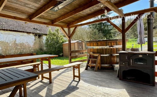 MAĎARSKO - MESZES PEKNÝ 4 IZBOVÝ GAZDOVSKÝ DOM, PO REKONŠTRUKCII - VEĽKÝ POZEMOK 2.425 M2