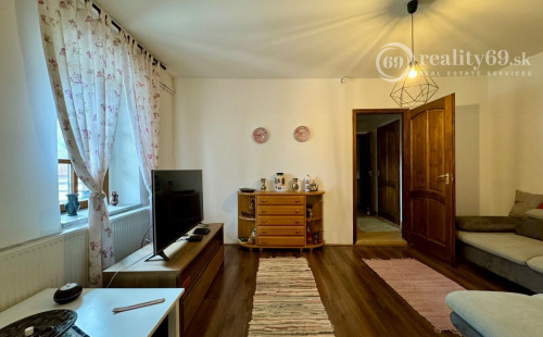 MAĎARSKO - MESZES PEKNÝ 4 IZBOVÝ GAZDOVSKÝ DOM, PO REKONŠTRUKCII - VEĽKÝ POZEMOK 2.425 M2