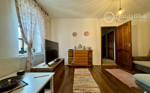 MAĎARSKO - MESZES PEKNÝ 4 IZBOVÝ GAZDOVSKÝ DOM, PO REKONŠTRUKCII - VEĽKÝ POZEMOK 2.425 M2