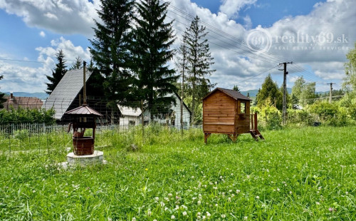 NOVÁ CENA - MAĎARSKO - JAZERO RAKACA - POSCHODOVÁ CHATA  S  NOVÝM ALTÁNKOM A TERASOU.