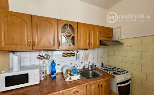 SEVER - KUSTROVA -  2 IZBOVÝ TEHLOVÝ BYT V DOBROM STAVE, VÝMERA 54M2.