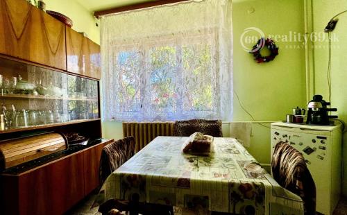 MAĎARSKO - SZALONNA 4 IZBOVÝ POSCHODOVÝ RODINNÝ DOM S VEĽKÝM POZEMKOM 2000 M2