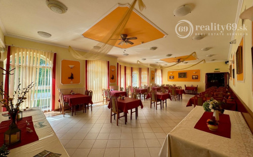 MAĎARSKO - MEZŐKÖVESD PENZIÓN S 13 APARTMÁNMI, TERASA, REŠTAURÁCIA V TOP LOKALITE