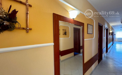 MAĎARSKO - MEZŐKÖVESD PENZIÓN S 13 APARTMÁNMI, TERASA, REŠTAURÁCIA V TOP LOKALITE