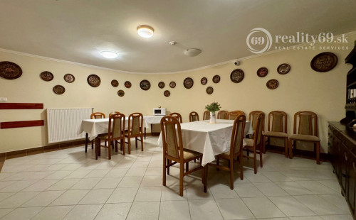 MAĎARSKO - MEZŐKÖVESD PENZIÓN S 13 APARTMÁNMI, TERASA, REŠTAURÁCIA V TOP LOKALITE