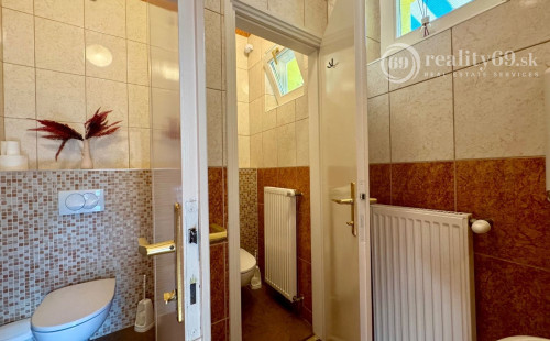 MAĎARSKO - MEZŐKÖVESD PENZIÓN S 13 APARTMÁNMI, TERASA, REŠTAURÁCIA V TOP LOKALITE