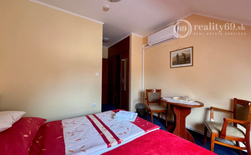 MAĎARSKO - MEZŐKÖVESD PENZIÓN S 13 APARTMÁNMI, TERASA, REŠTAURÁCIA V TOP LOKALITE