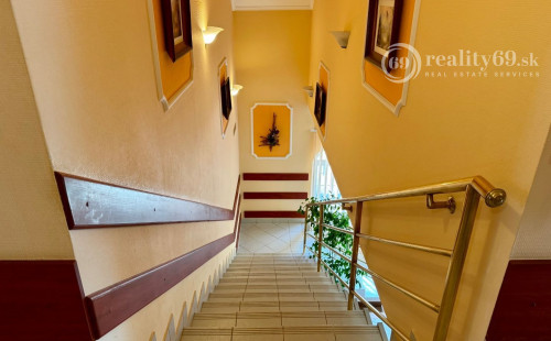 MAĎARSKO - MEZŐKÖVESD PENZIÓN S 13 APARTMÁNMI, TERASA, REŠTAURÁCIA V TOP LOKALITE