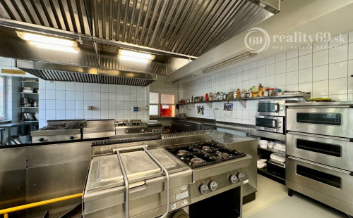 MAĎARSKO - MEZŐKÖVESD PENZIÓN S 13 APARTMÁNMI, TERASA, REŠTAURÁCIA V TOP LOKALITE