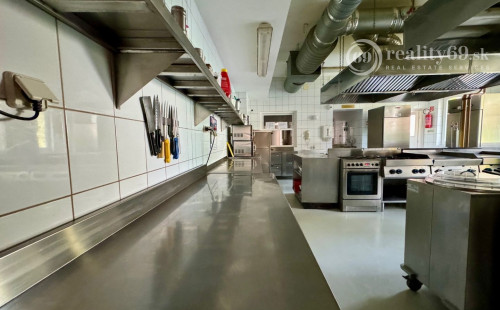 MAĎARSKO - MEZŐKÖVESD PENZIÓN S 13 APARTMÁNMI, TERASA, REŠTAURÁCIA V TOP LOKALITE