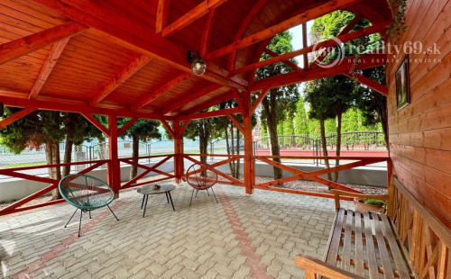 MAĎARSKO - MEZŐKÖVESD PENZIÓN S 13 APARTMÁNMI, TERASA, REŠTAURÁCIA V TOP LOKALITE