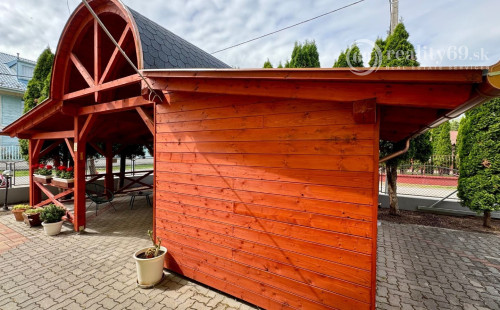 MAĎARSKO - MEZŐKÖVESD PENZIÓN S 13 APARTMÁNMI, TERASA, REŠTAURÁCIA V TOP LOKALITE