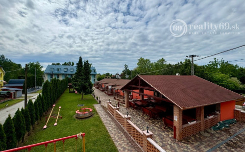 MAĎARSKO - MEZŐKÖVESD  PENZIÓN S 11 APARTMÁNMI, TERASA, ALTÁNOK, DETSKÉ IHRISKO, PARKING.